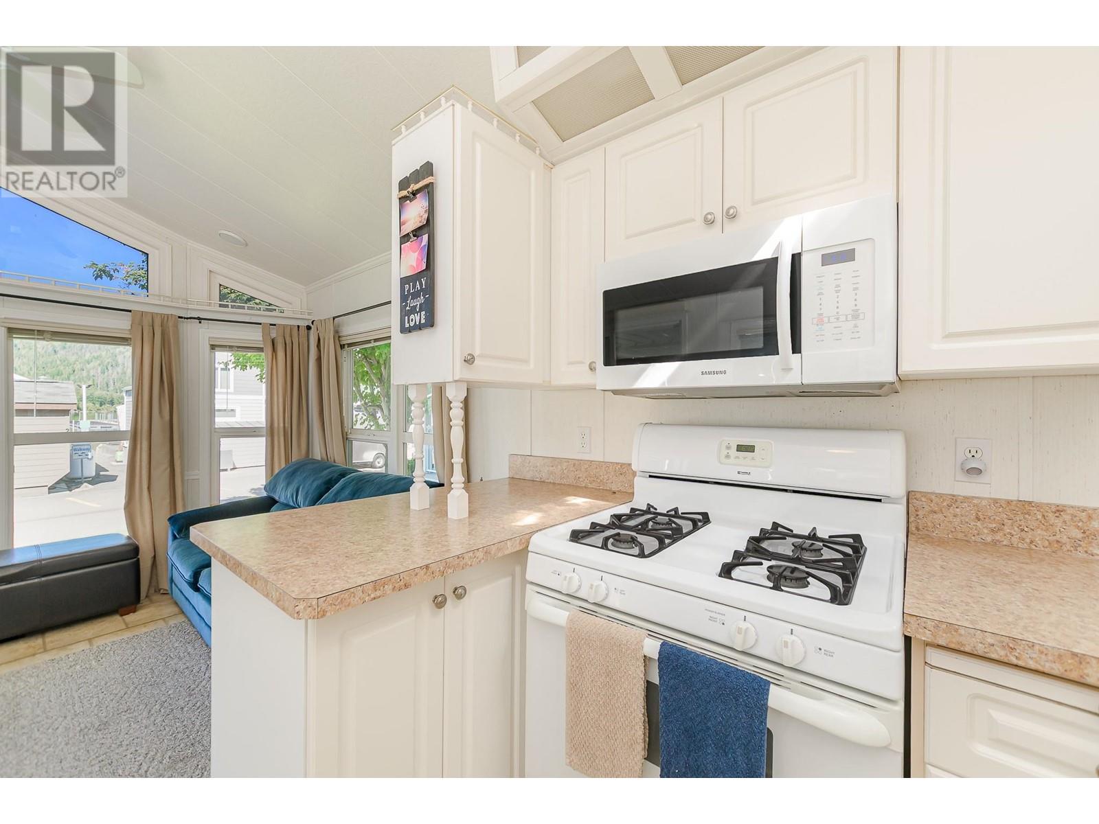16 8216 97A Highway, Mara