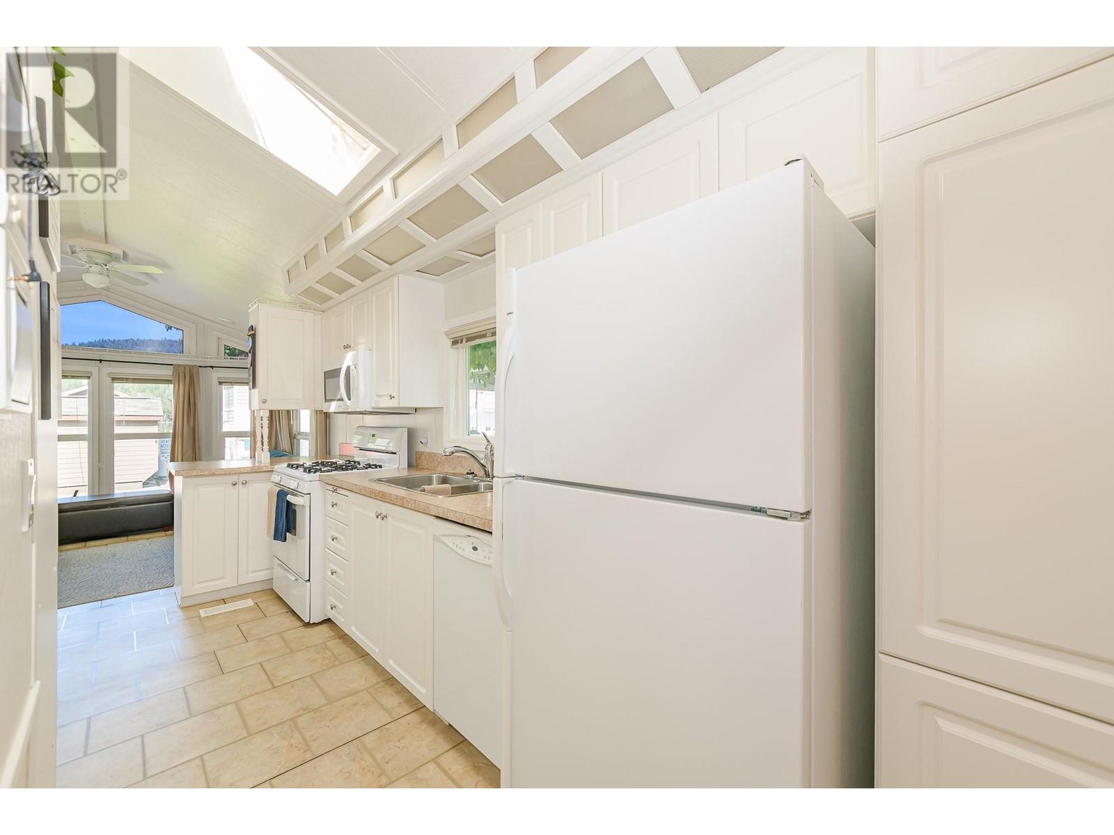 16 8216 97A Highway, Mara