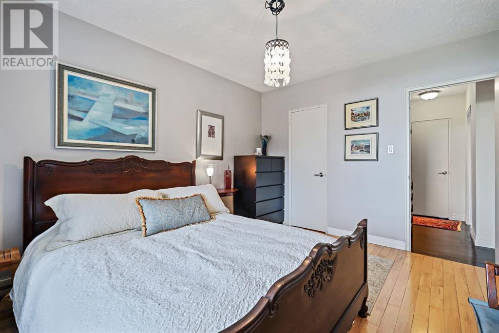 Single Family House for Sale in   Rideau Place SW Rideau Park Calgary 