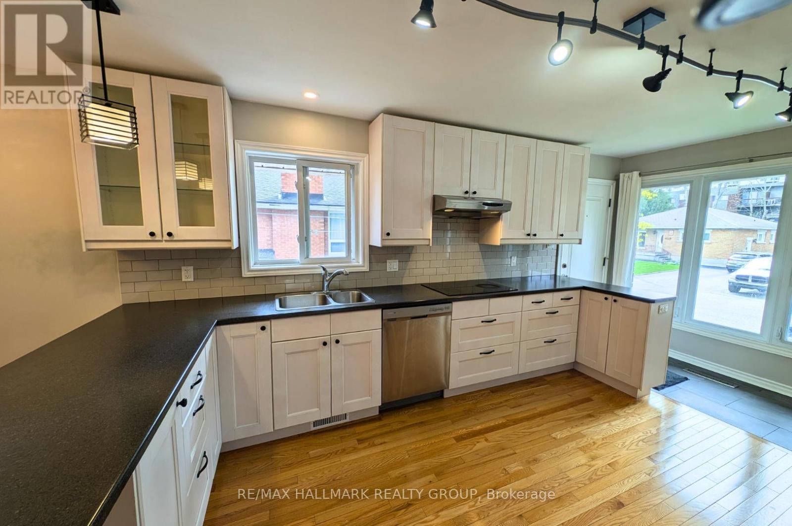 208 - Kitchen