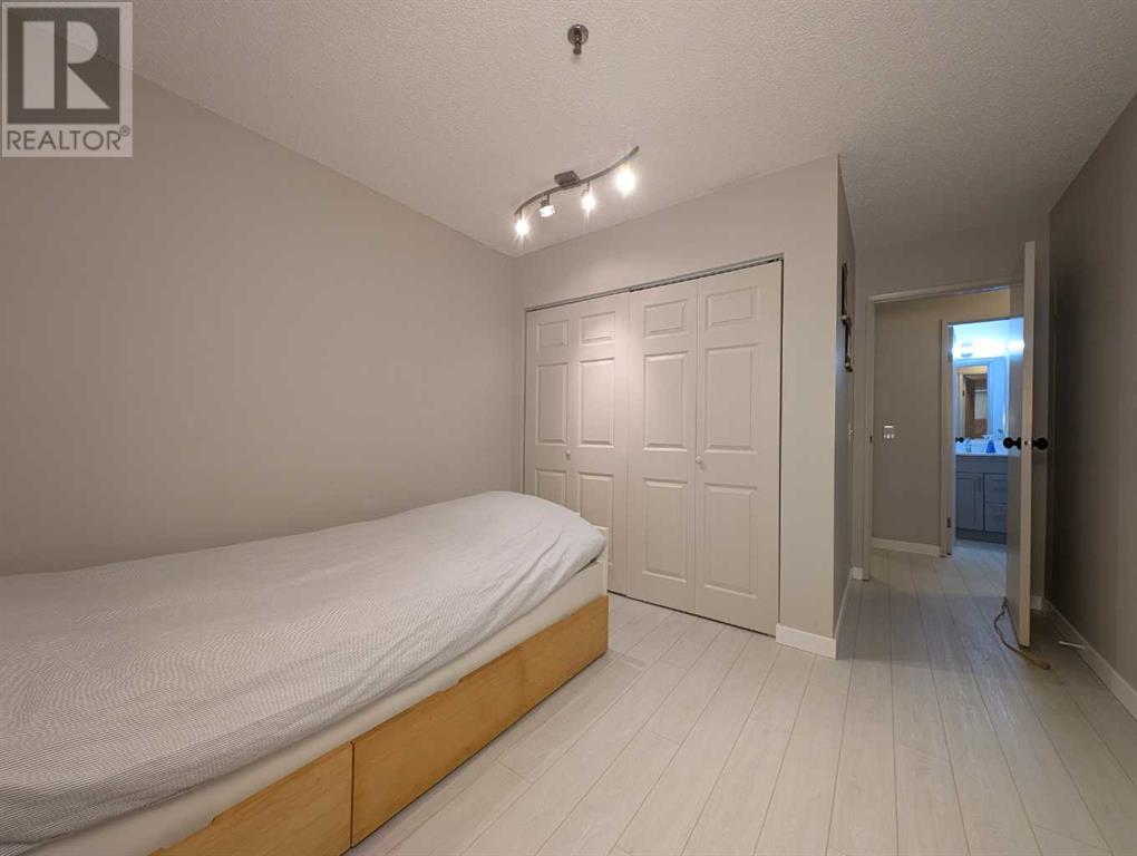 Single Family House for Sale in    Avenue SW Windsor Park Calgary 