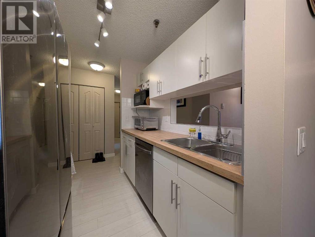 Single Family House for Sale in    Avenue SW Windsor Park Calgary 