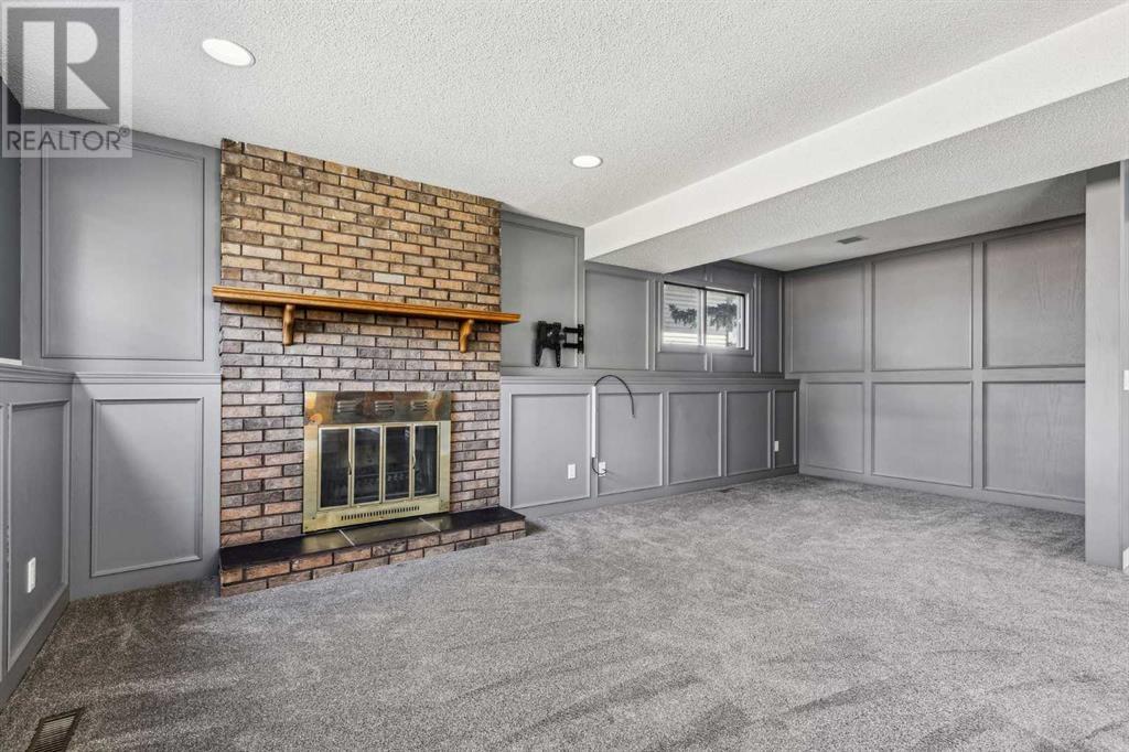 Single Family House 4 Level for Sale in  Hawkley Valley Road NW Hawkwood Calgary 
