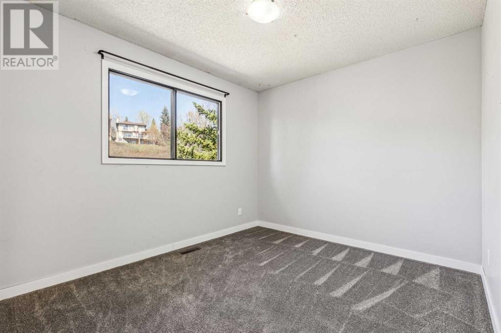 Single Family House 4 Level for Sale in  Hawkley Valley Road NW Hawkwood Calgary 