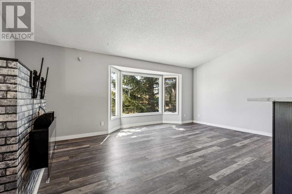 Single Family House 4 Level for Sale in  Hawkley Valley Road NW Hawkwood Calgary 