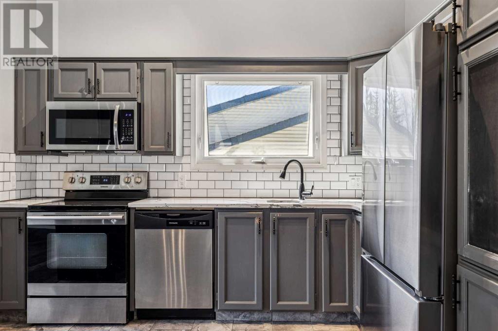 Single Family House 4 Level for Sale in  Hawkley Valley Road NW Hawkwood Calgary 
