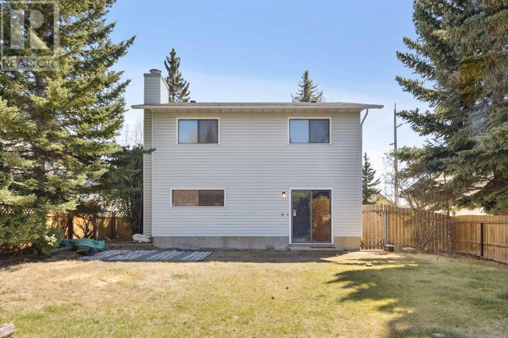Single Family House 4 Level for Sale in  Hawkley Valley Road NW Hawkwood Calgary 