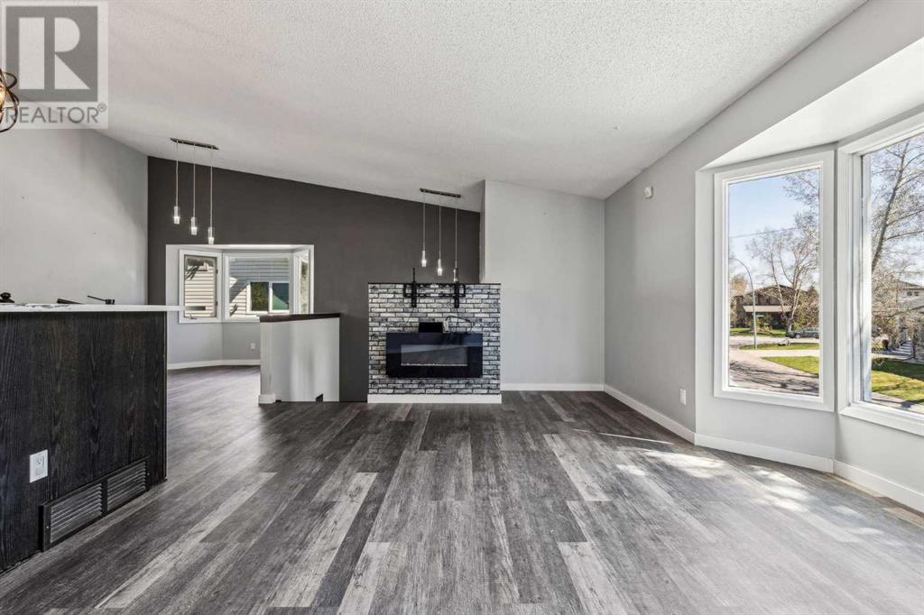 Single Family House 4 Level for Sale in  Hawkley Valley Road NW Hawkwood Calgary 