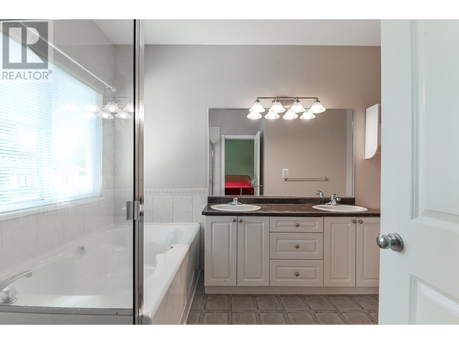 2672 LINCOLN AVENUE, Port Coquitlam
