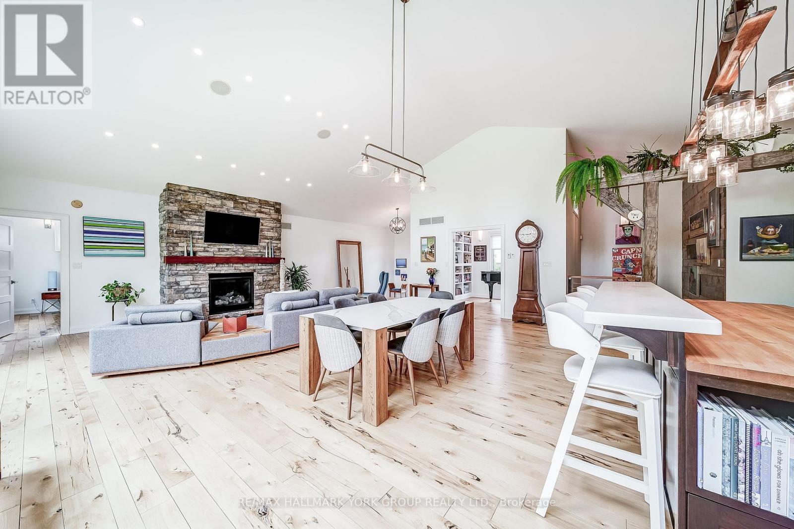 Photo 42 of 118 Mennill Drive, Springwater ON