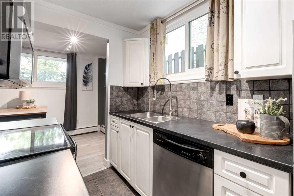 Single Family House for Sale in    Avenue SW Sunalta Calgary 