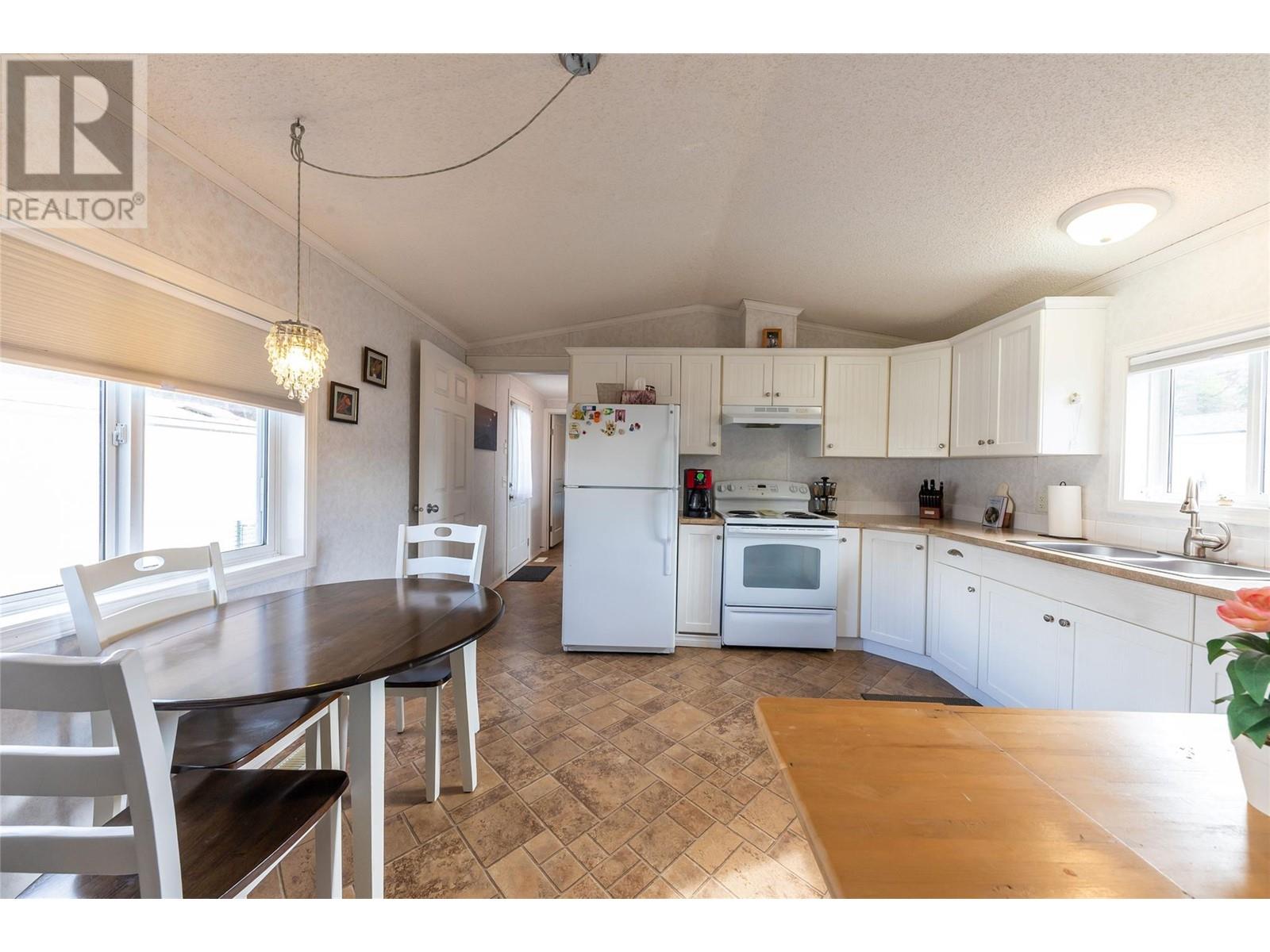 Photo 53 of 1250 Hillside Avenue Unit 16, Chase BC