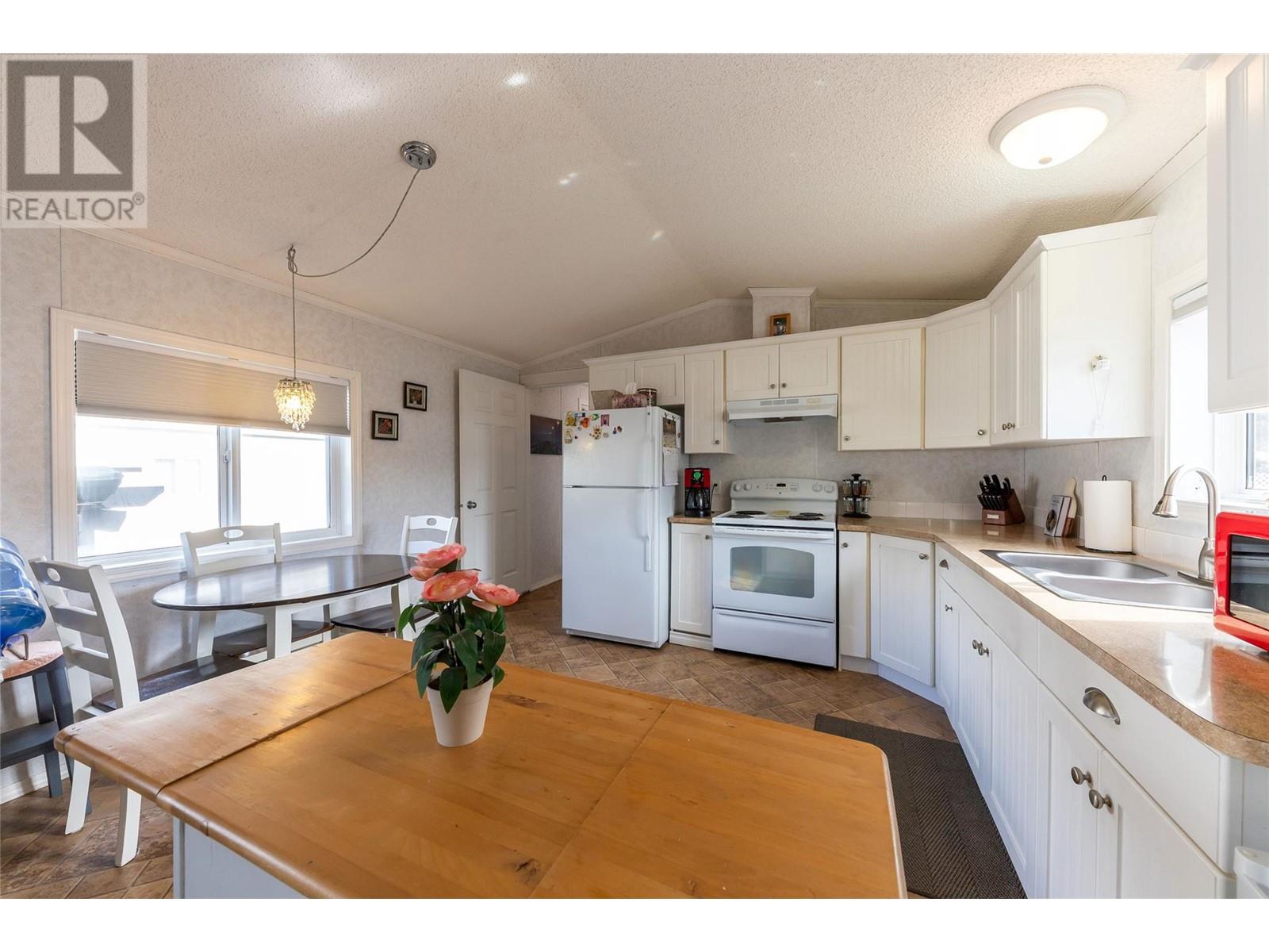 Photo 15 of 1250 Hillside Avenue Unit 16, Chase BC