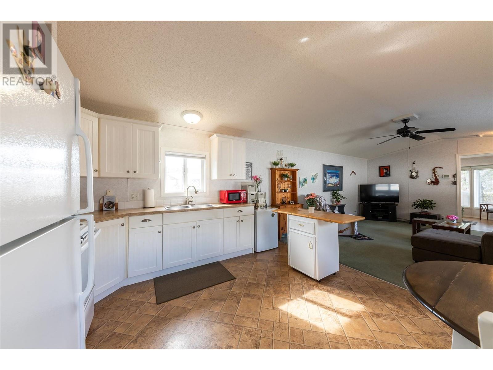 Photo 14 of 1250 Hillside Avenue Unit 16, Chase BC
