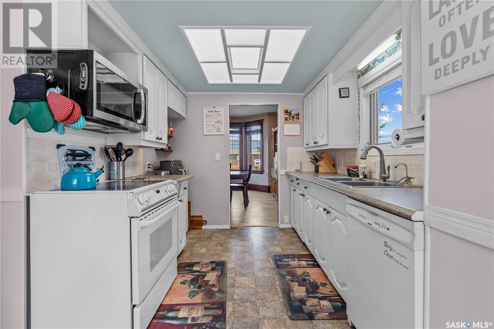 Photo 15 of 205 5th Avenue E, Gravelbourg SK