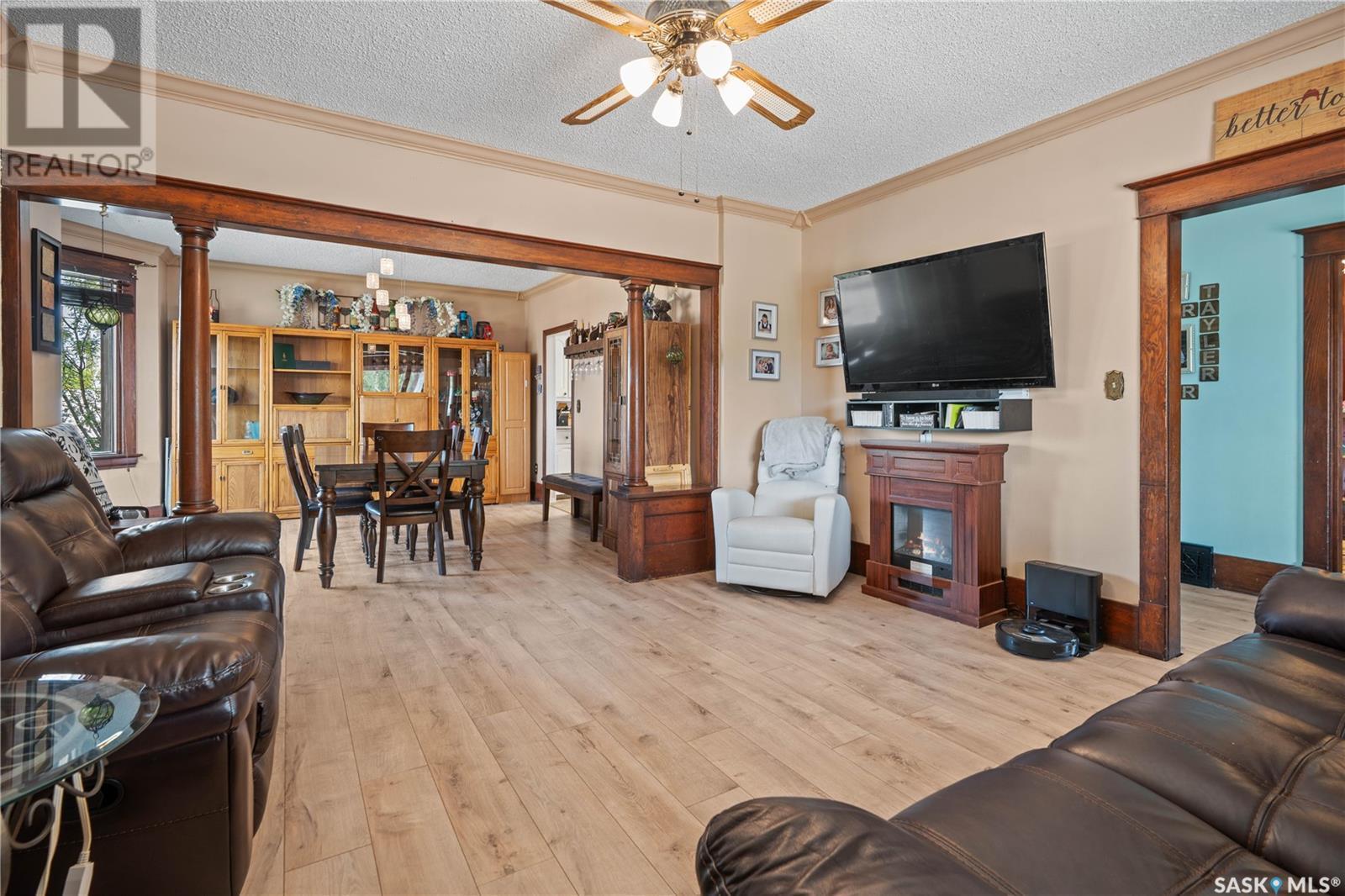 Photo 7 of 205 5th Avenue E, Gravelbourg SK