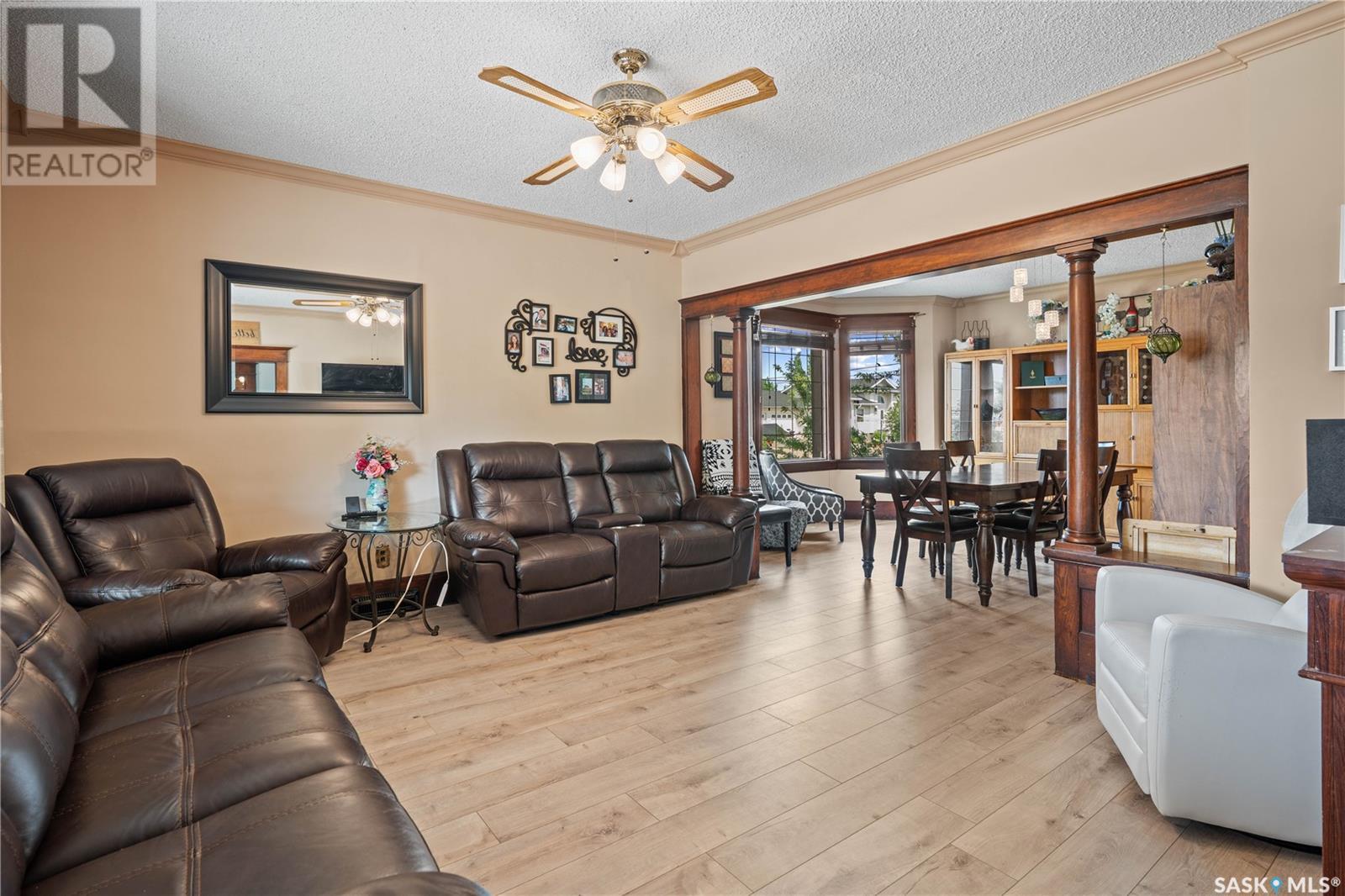 Photo 5 of 205 5th Avenue E, Gravelbourg SK
