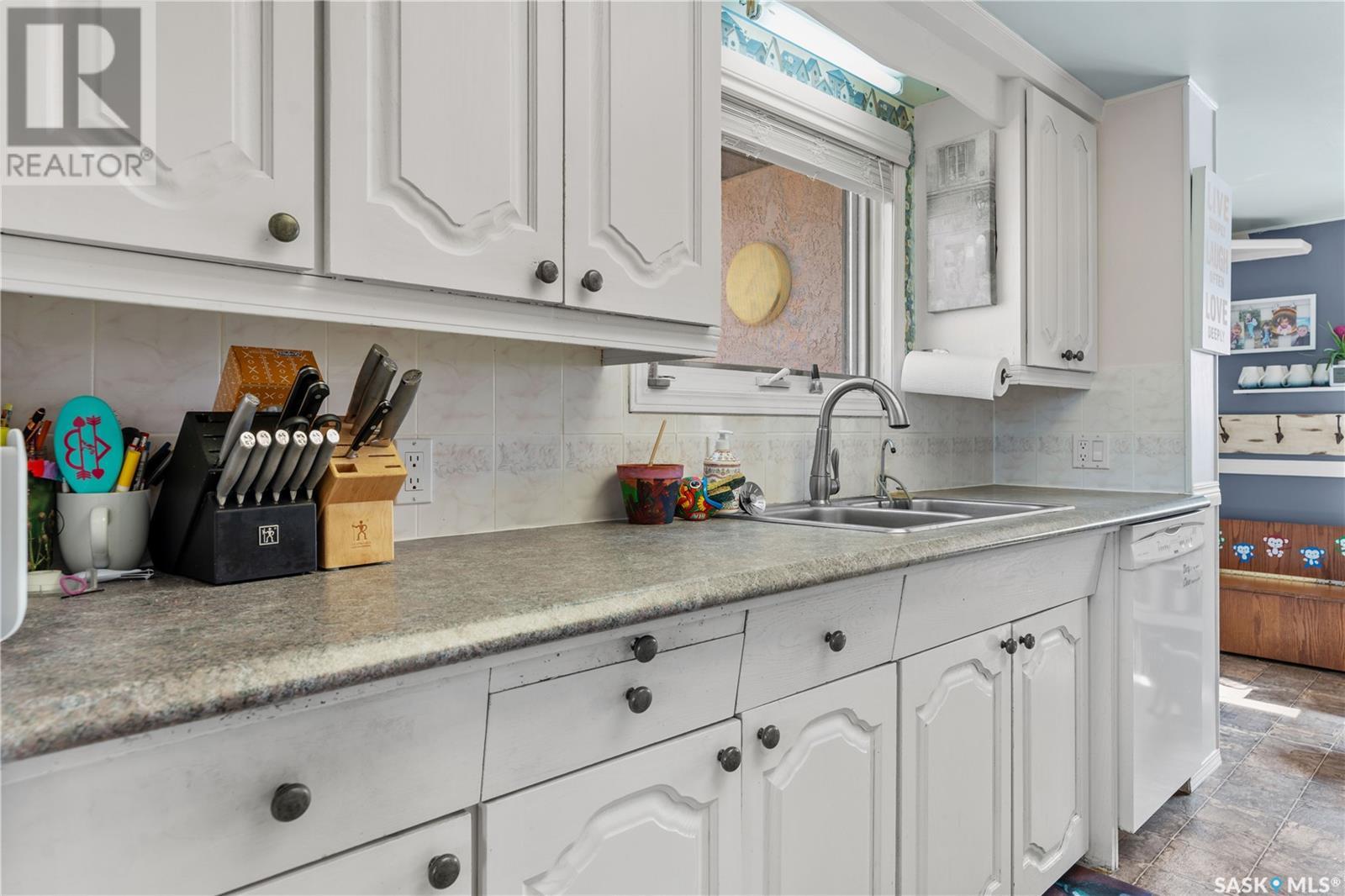 Photo 13 of 205 5th Avenue E, Gravelbourg SK