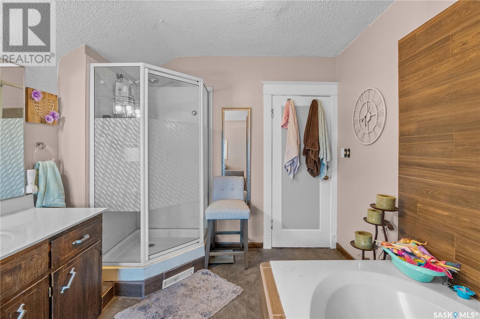 Photo 29 of 205 5th Avenue E, Gravelbourg SK