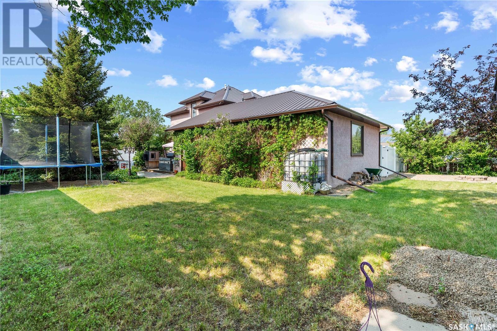 Photo 43 of 205 5th Avenue E, Gravelbourg SK