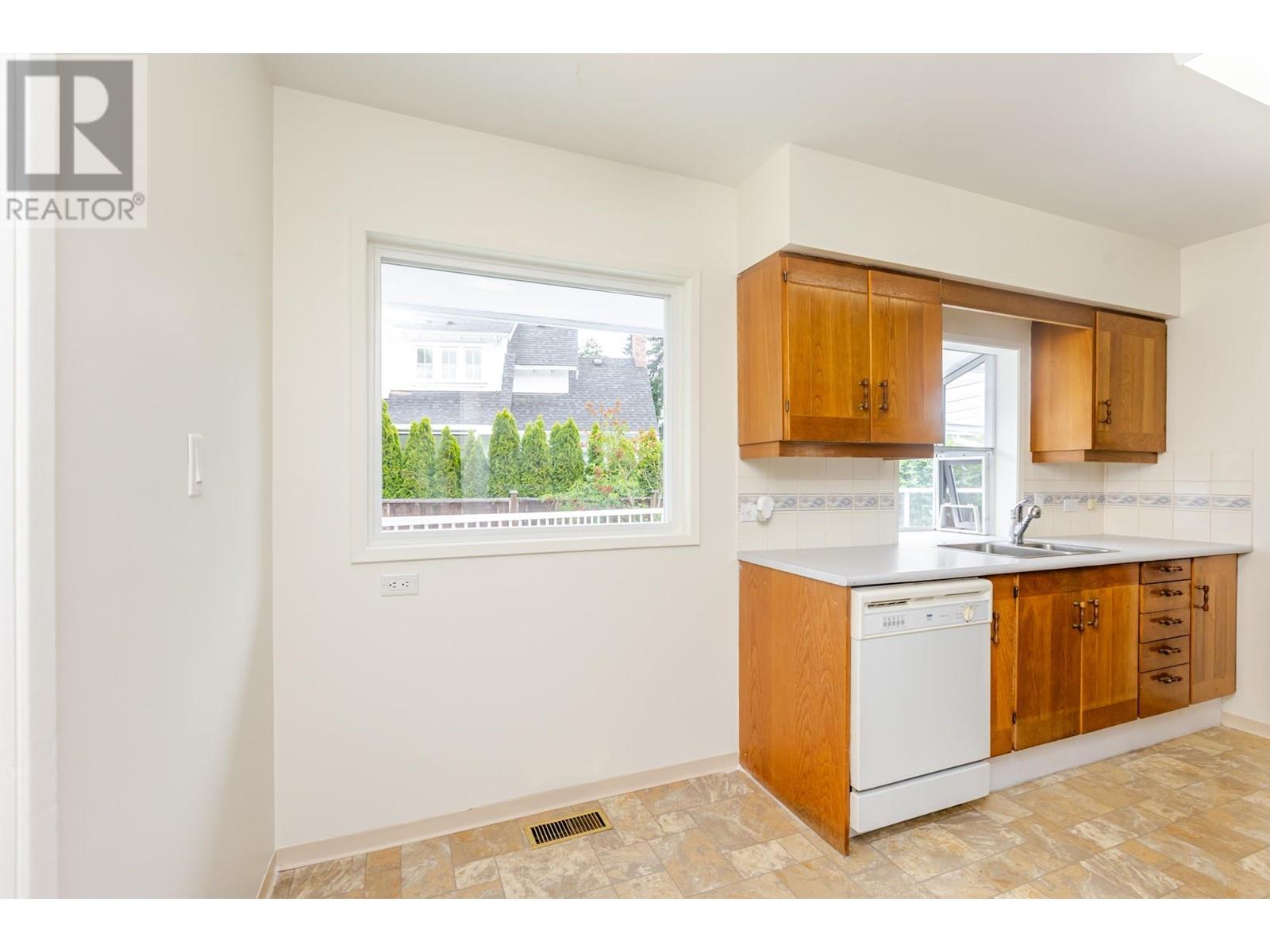 Photo 8 of 1320 Farrell Avenue, Delta BC