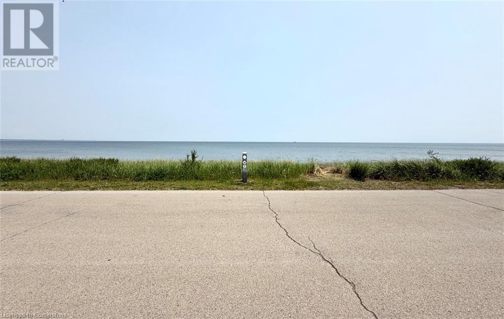 Photo 5 of 115 Beach Boulevard, Hamilton ON