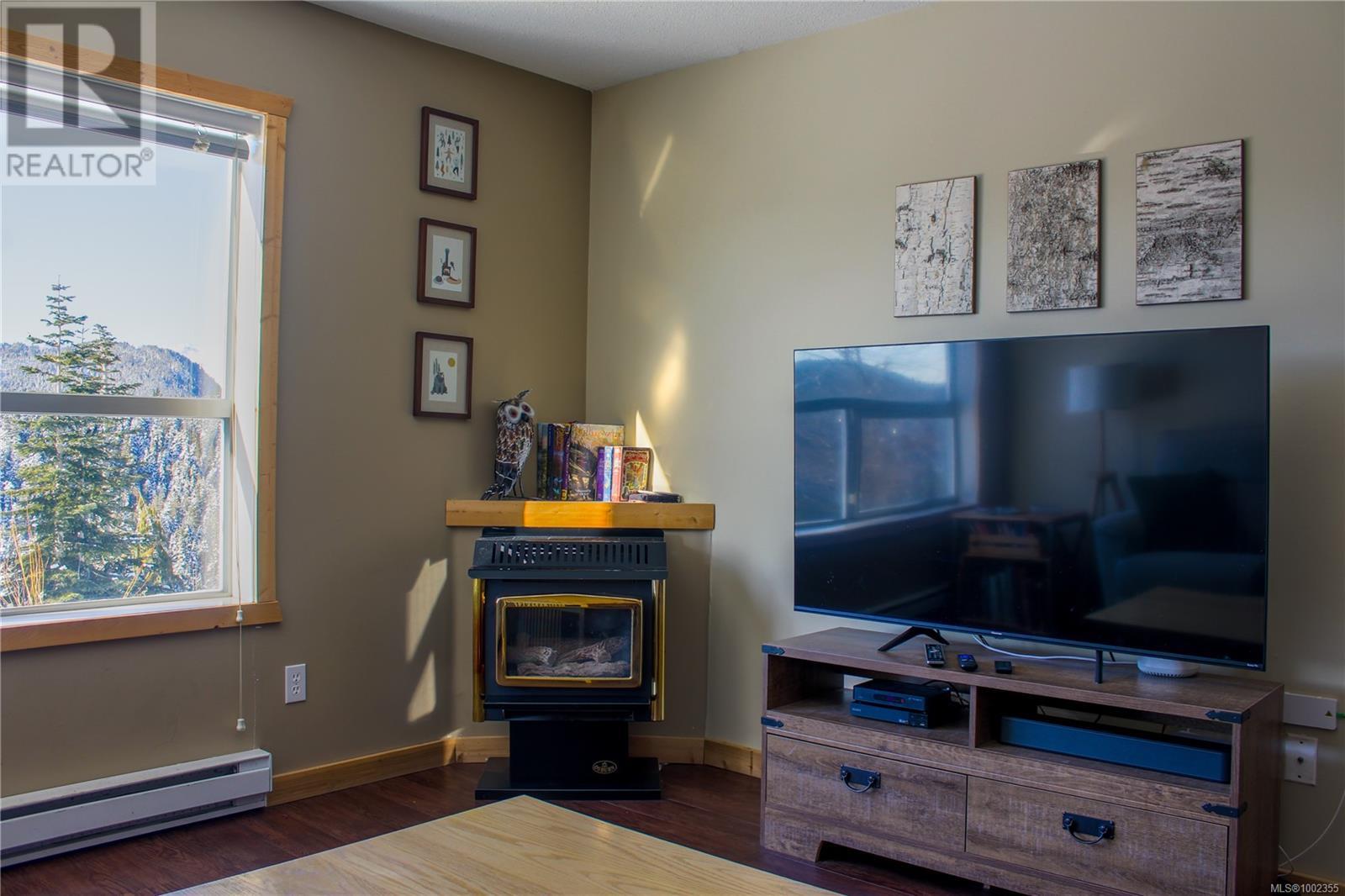 Photo 3 of 106 1105 Henry Rd, Courtenay BC