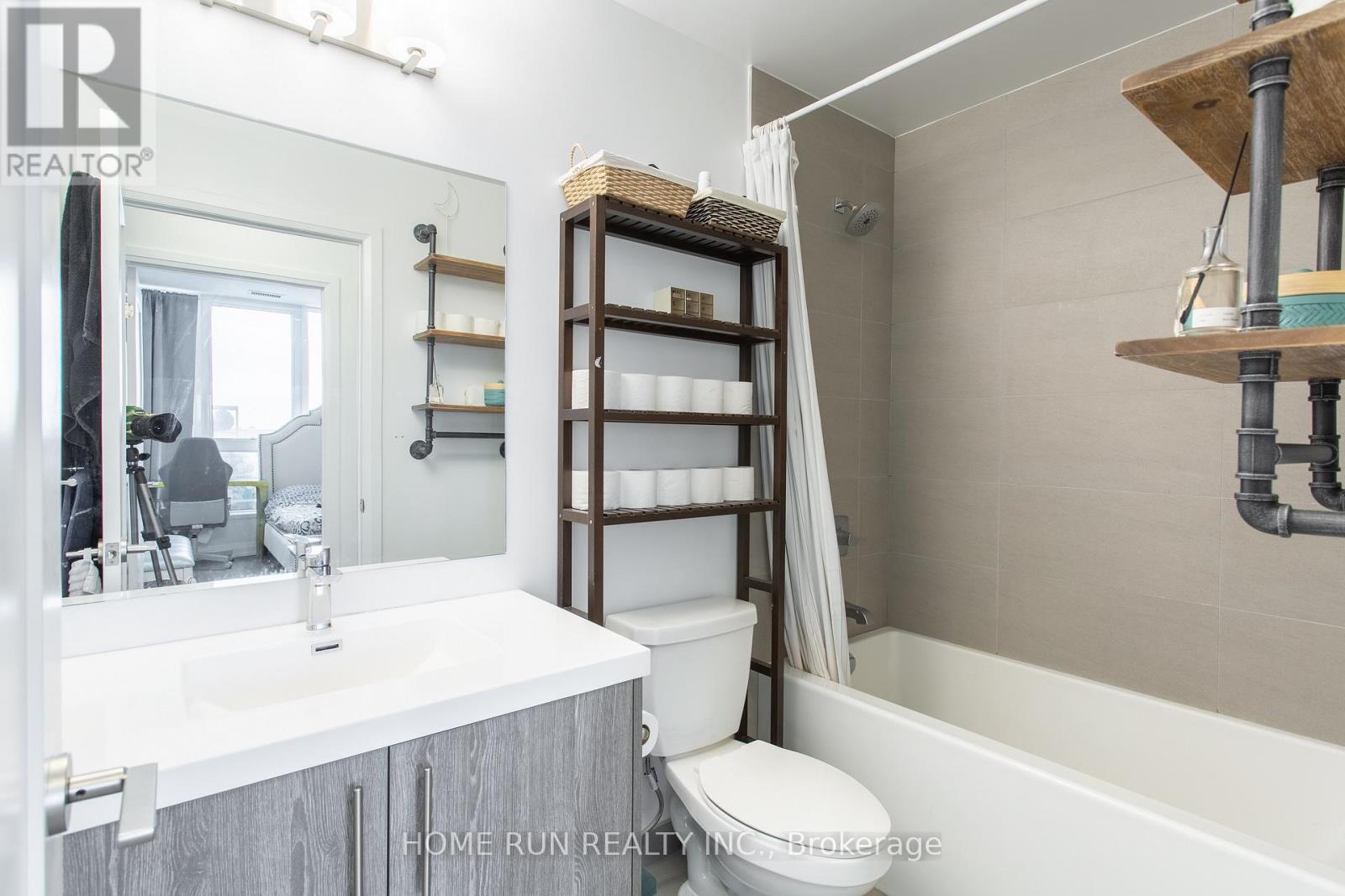 Photo 7 of 613 286 Main Street, Toronto ON
