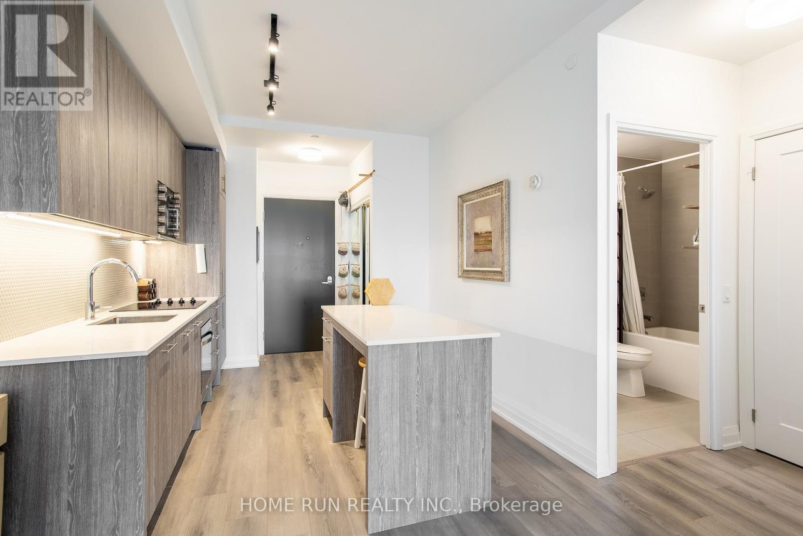 Photo 8 of 613 286 Main Street, Toronto ON