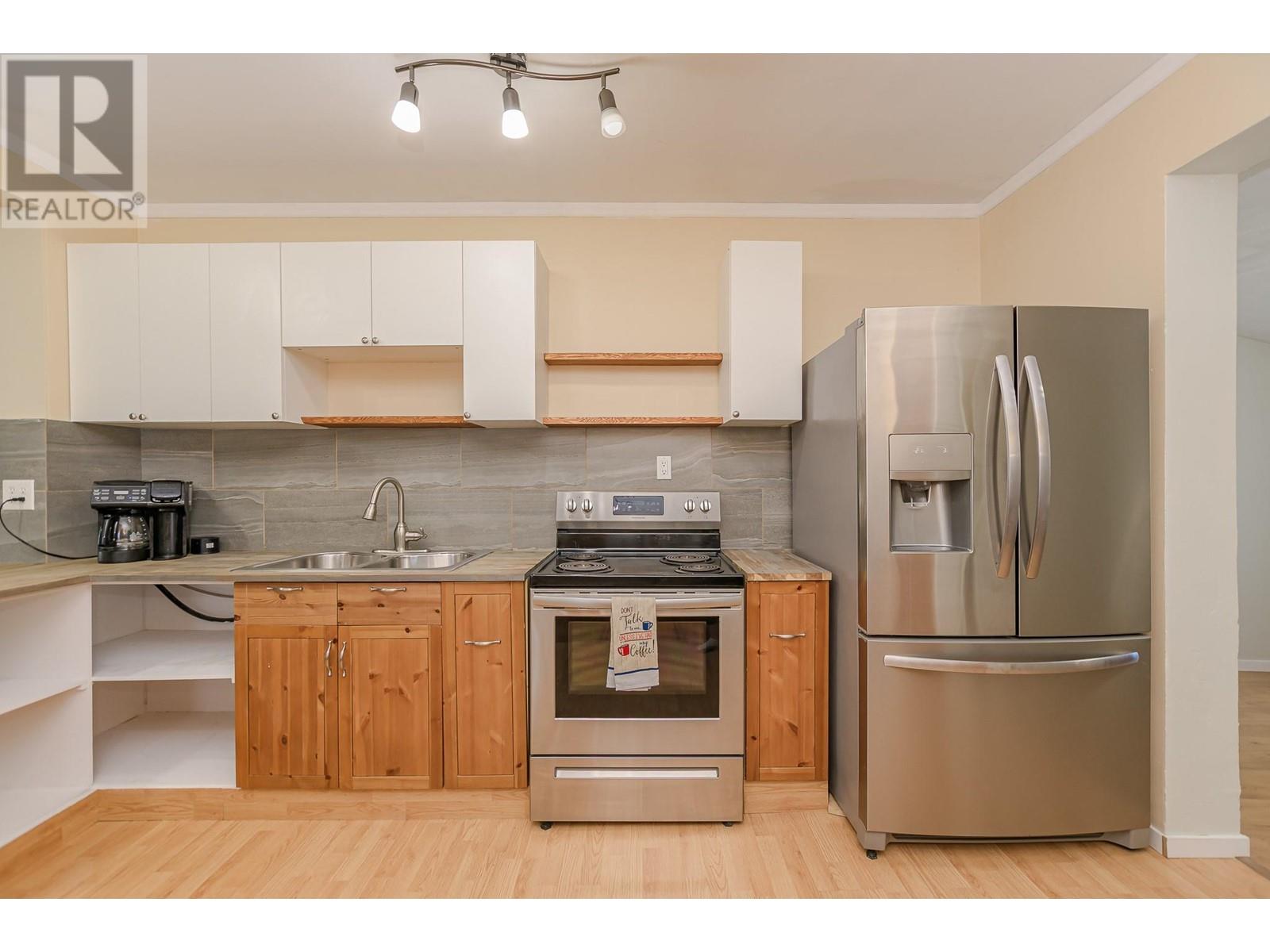 Photo 15 of 150 1 Street Se, Salmon Arm BC