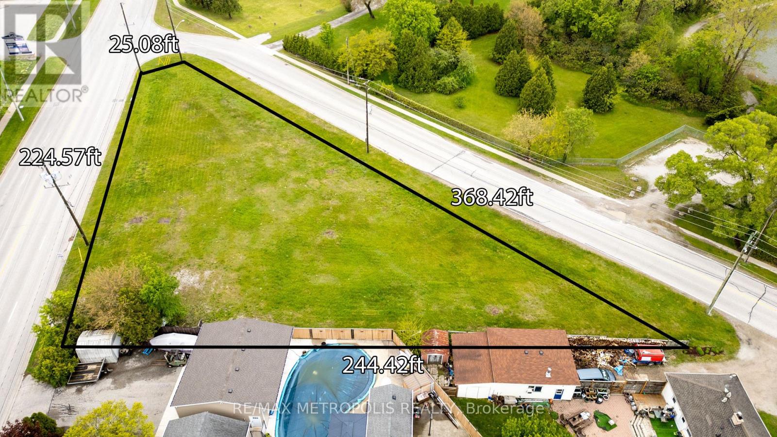 Photo 13 of 1324 Michigan Avenue, Sarnia ON