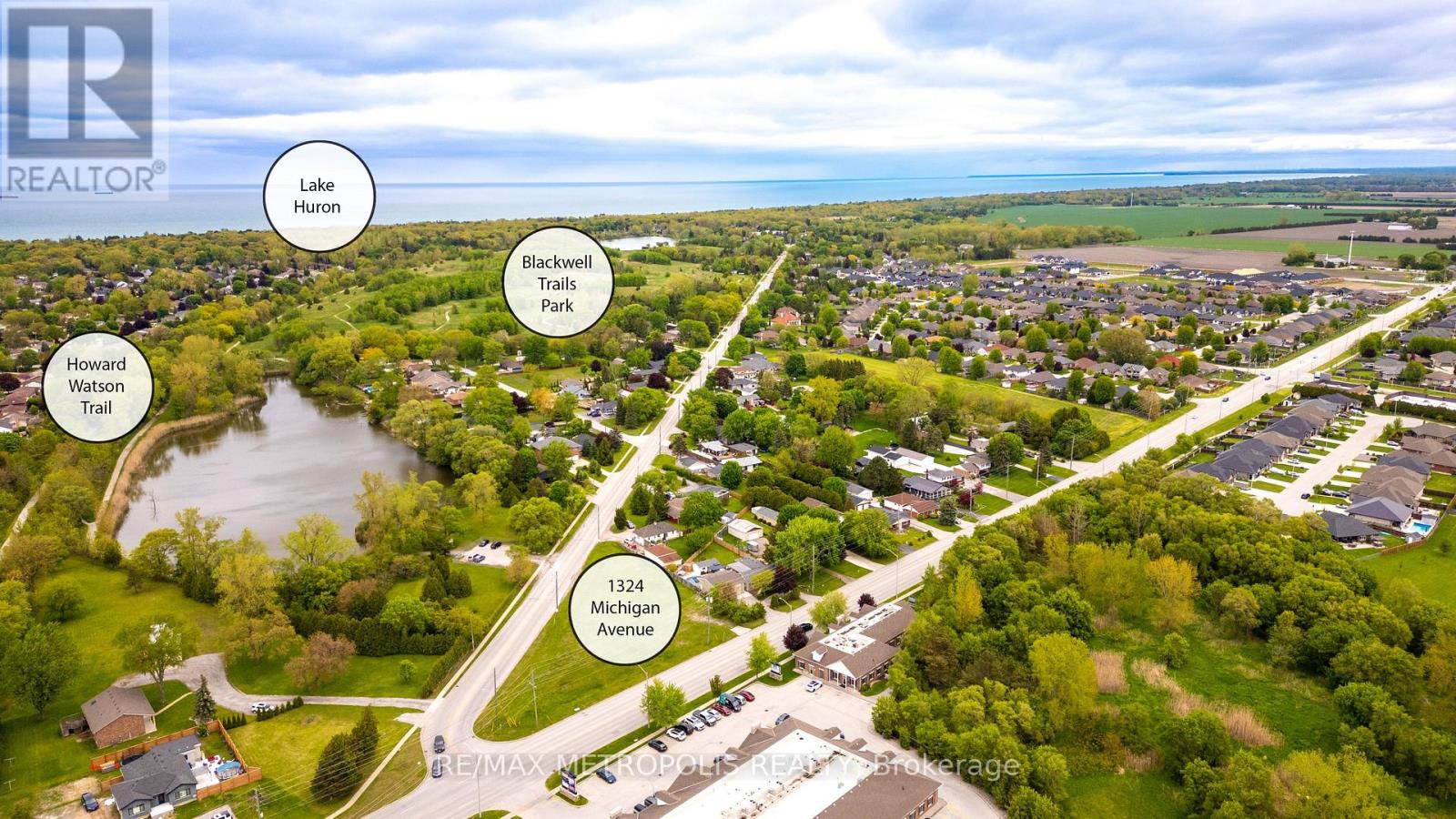 Photo 8 of 1324 Michigan Avenue, Sarnia ON