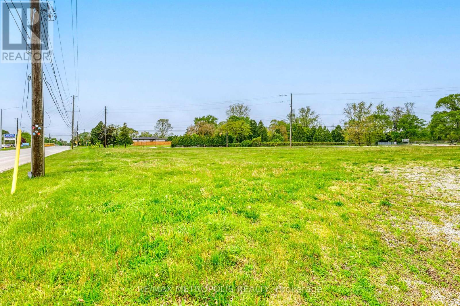 Photo 10 of 1324 Michigan Avenue, Sarnia ON