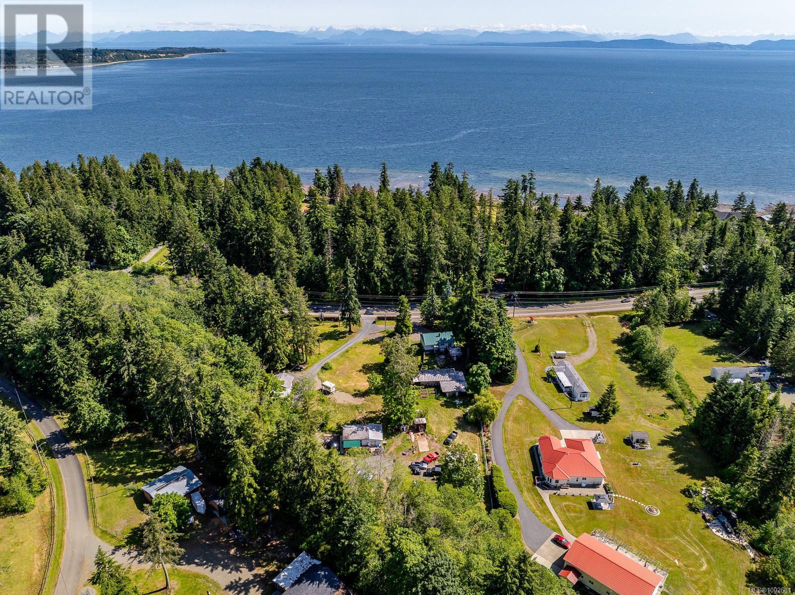 Photo 11 of 4399 Island Hwy S, Courtenay BC