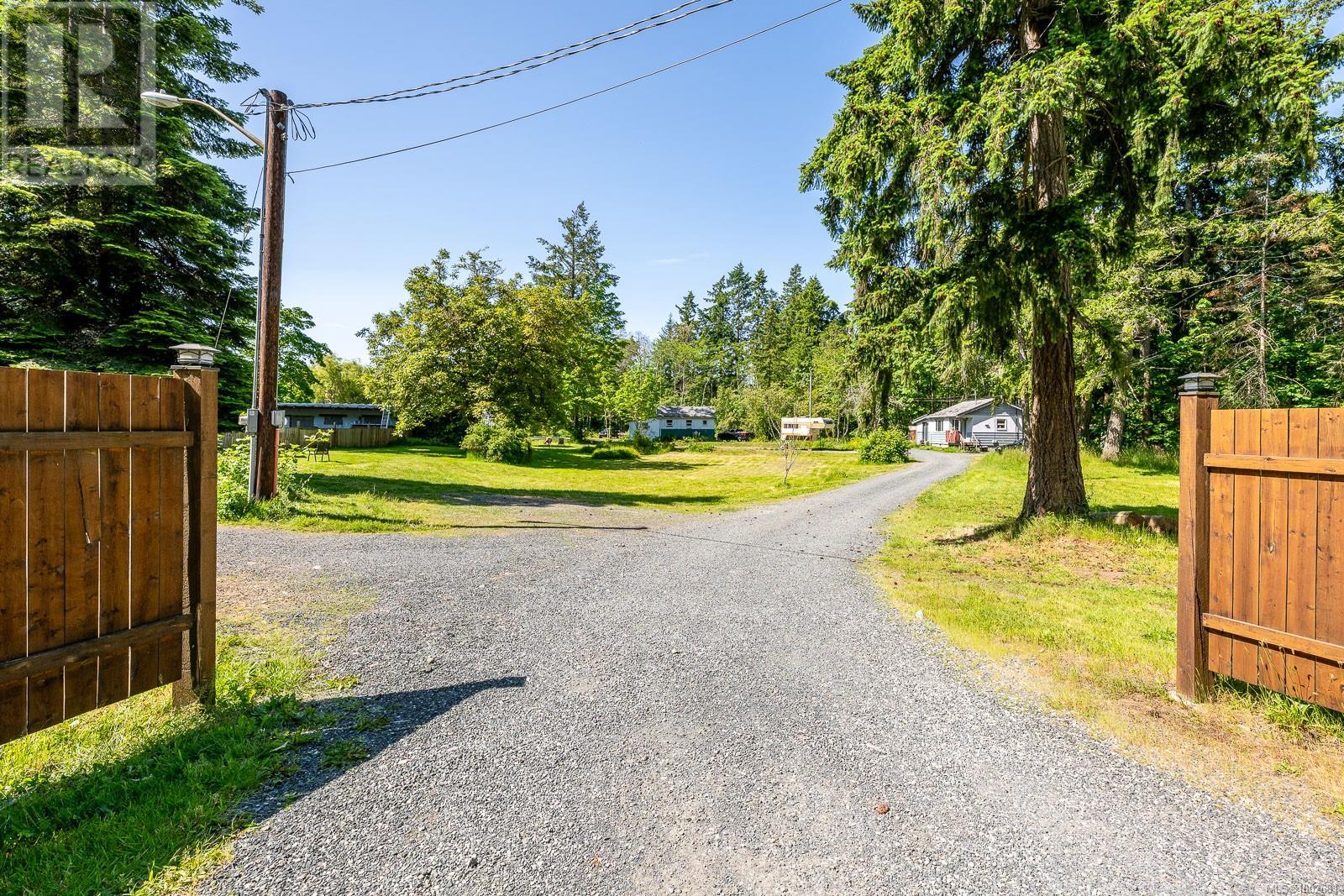 Photo 20 of 4399 Island Hwy S, Courtenay BC