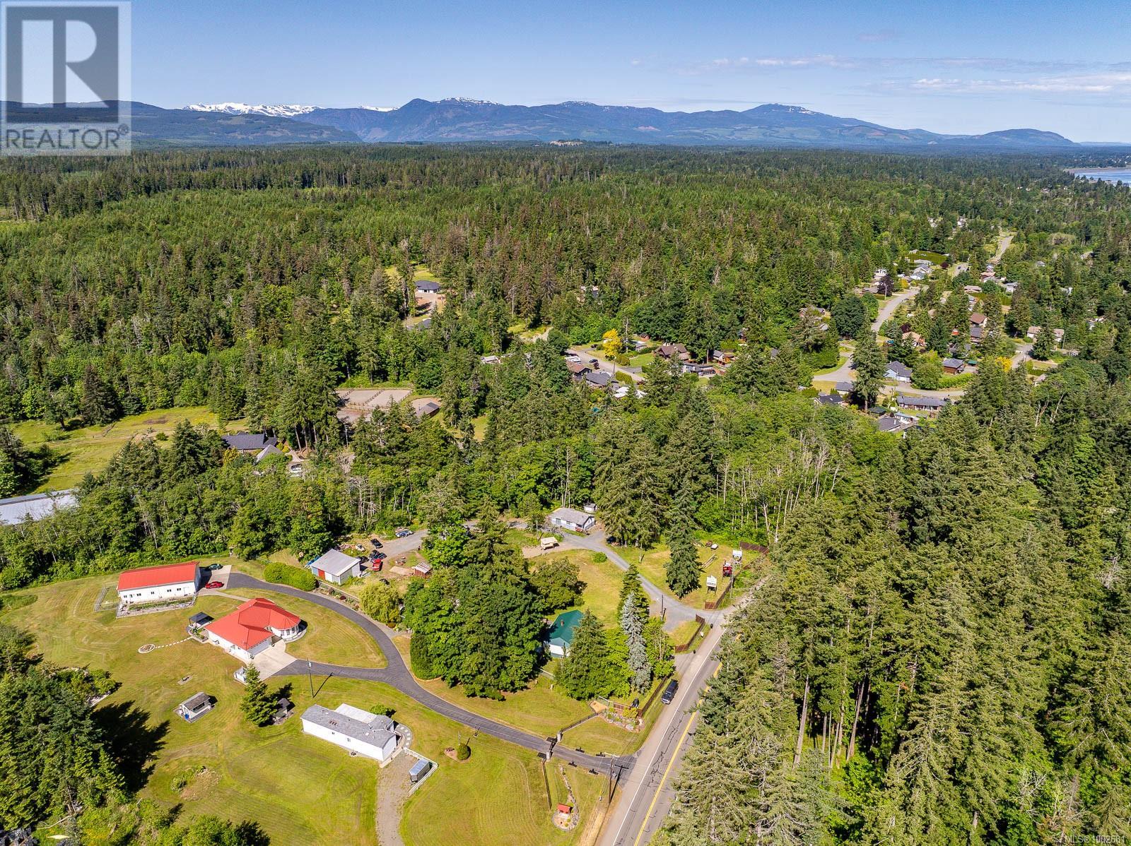 Photo 8 of 4399 Island Hwy S, Courtenay BC
