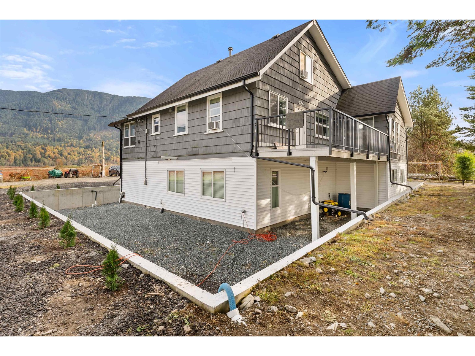 Photo 6 of 11186 Farms Road, Mission BC
