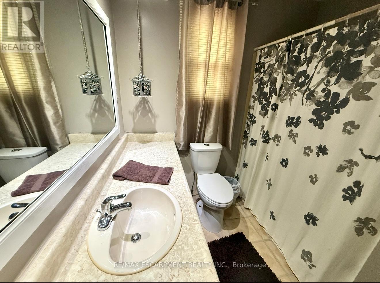 Photo 17 of 115 Beach Boulevard, Hamilton ON