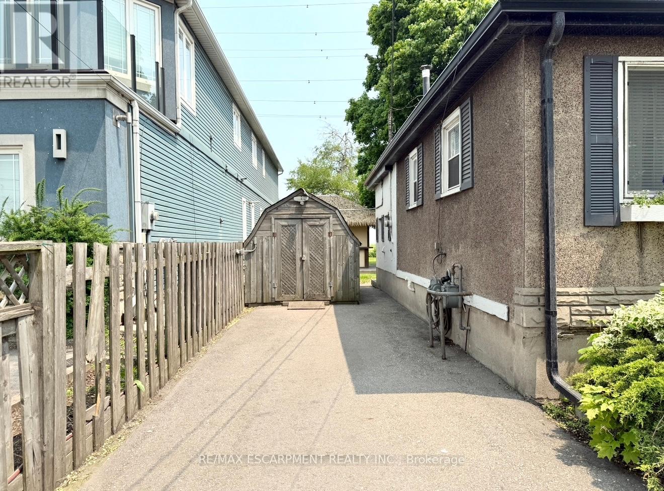 Photo 18 of 115 Beach Boulevard, Hamilton ON