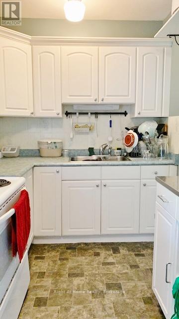 Photo 9 of 125 Gary Avenue, Hamilton ON