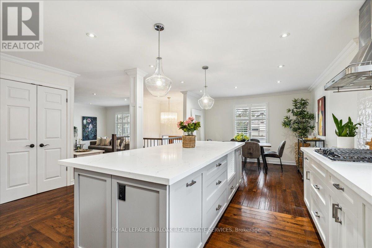Photo 2 of 692 Catalina Crescent, Burlington ON