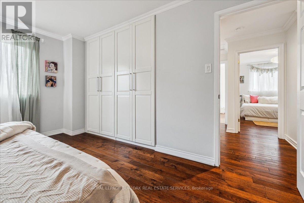 Photo 8 of 692 Catalina Crescent, Burlington ON