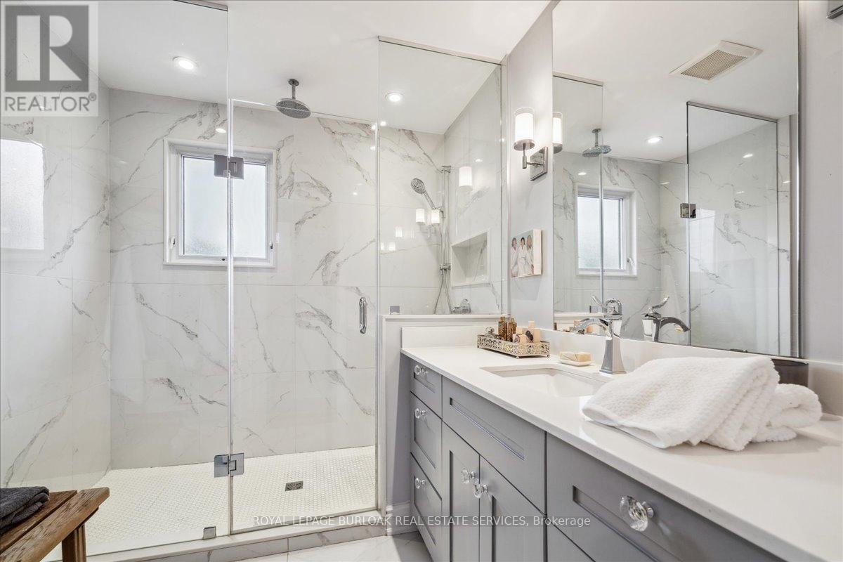 Photo 9 of 692 Catalina Crescent, Burlington ON