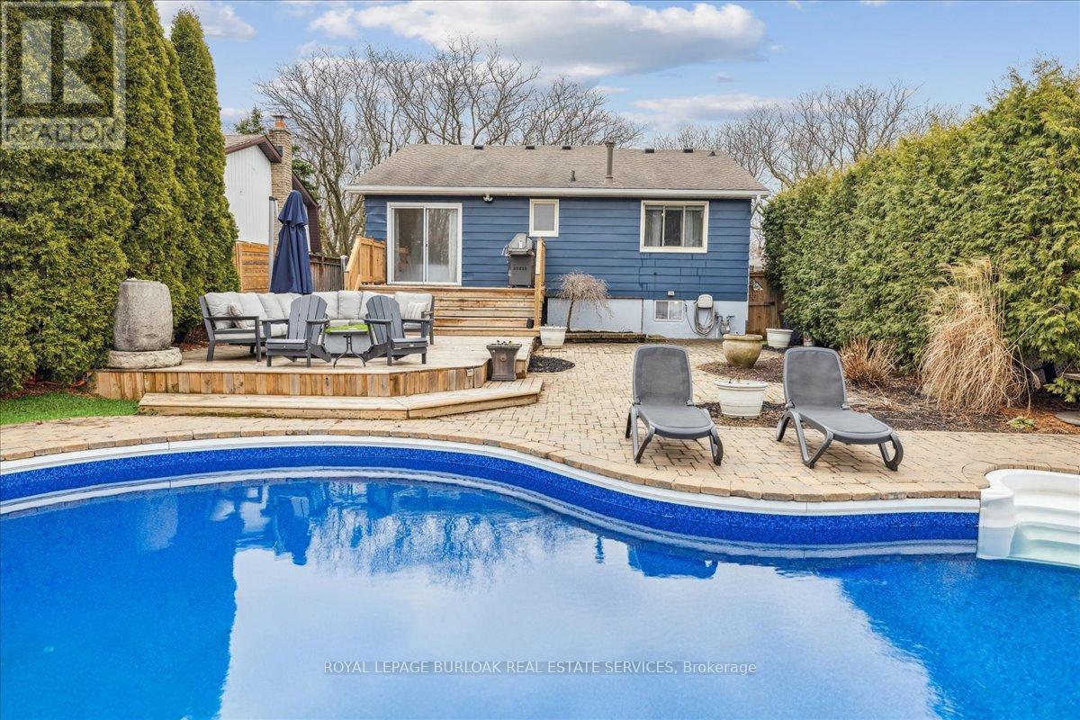 Photo 3 of 692 Catalina Crescent, Burlington ON