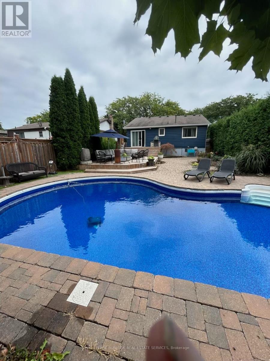 Photo 28 of 692 Catalina Crescent, Burlington ON