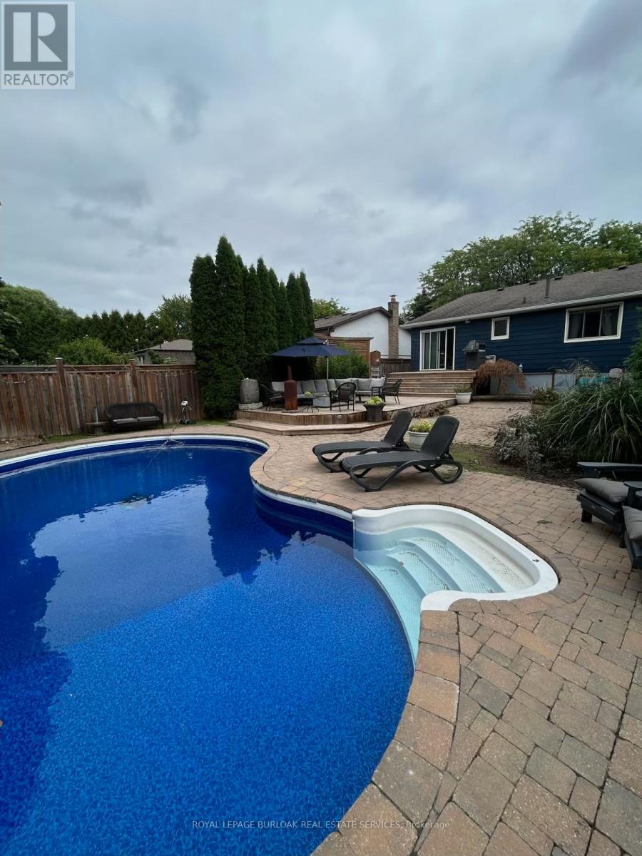 Photo 6 of 692 Catalina Crescent, Burlington ON