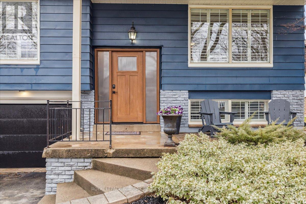 Photo 4 of 692 Catalina Crescent, Burlington ON