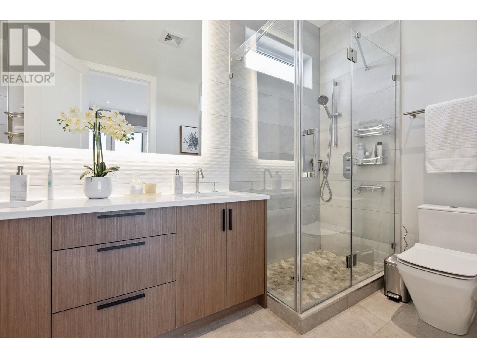 Photo 20 of 342 W 15th Street, North Vancouver BC
