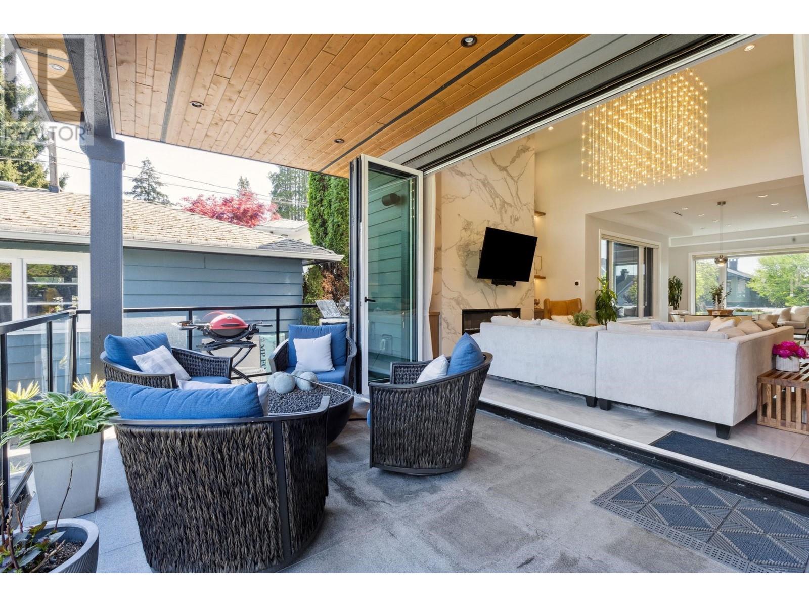 Photo 11 of 342 W 15th Street, North Vancouver BC