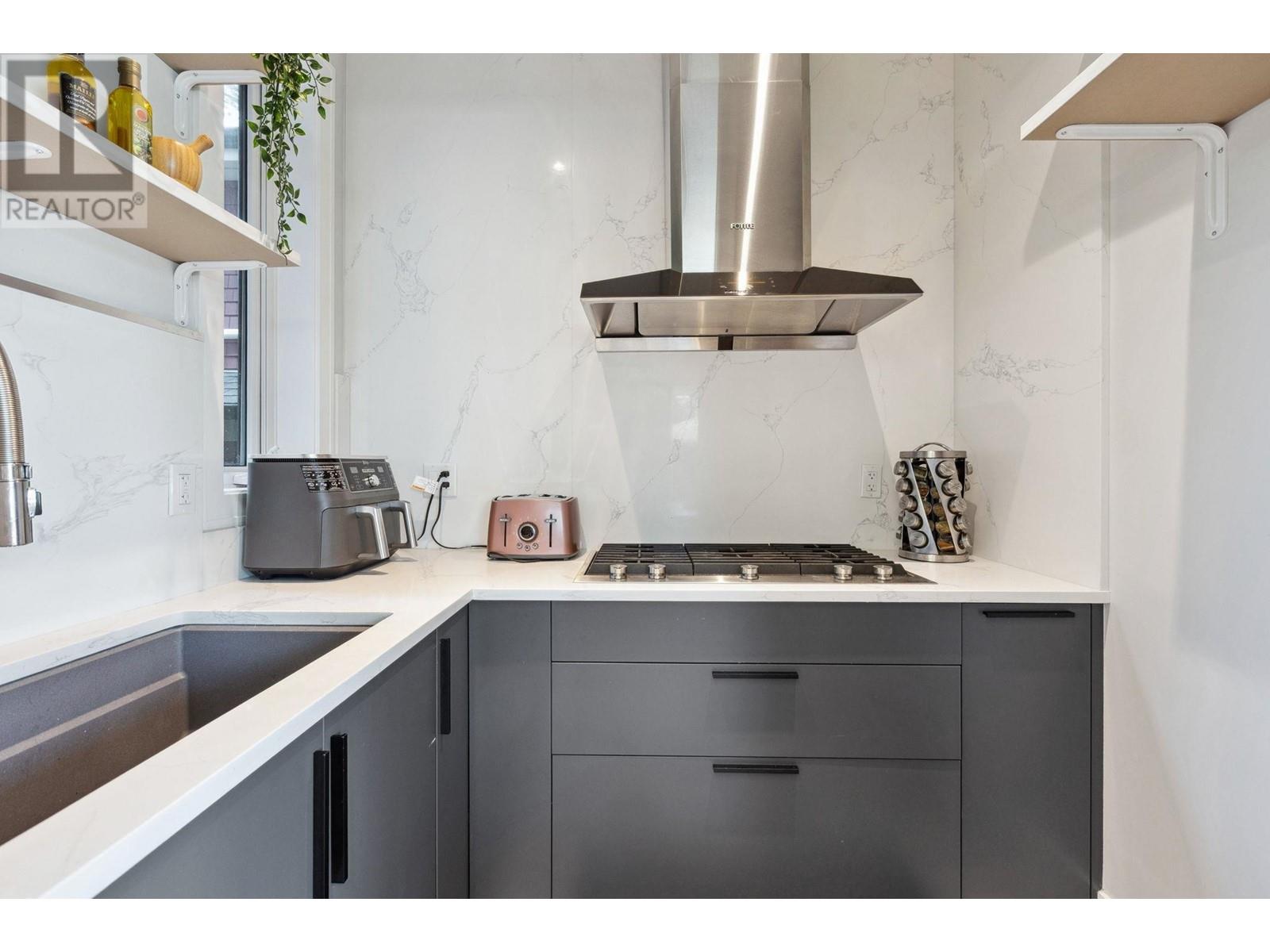 Photo 10 of 342 W 15th Street, North Vancouver BC